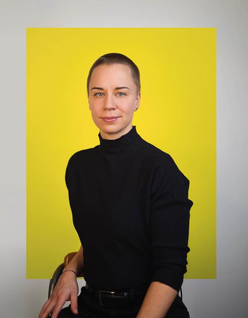 Portraitfoto von Sina Rampe - Fachapothekerin für Allgemeinpharmazie mit Fokus auf Digital Health und Autism Consulting